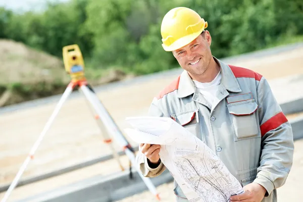 Surveyor works with theodolite — Stock Photo, Image