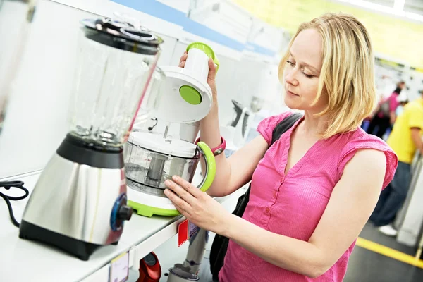 Vrouw shopping thuis toestel supermarkt — Stockfoto