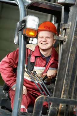 depo işçisi sürücü forklift