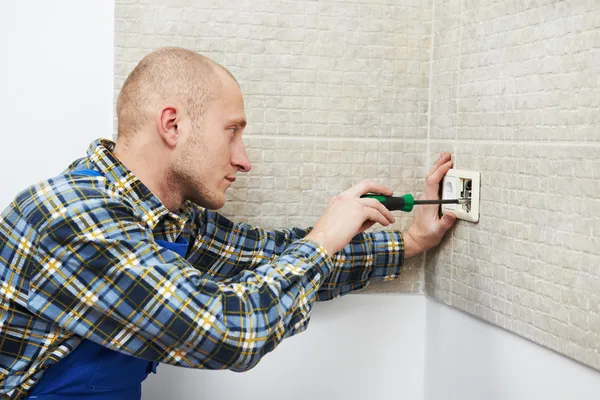 Electrician installing wall outlets — Stock Photo, Image