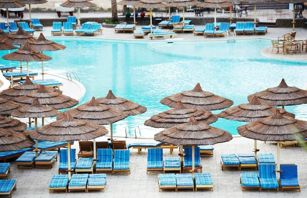 Egyptian Hotel resort swimming pool — Stock Photo, Image