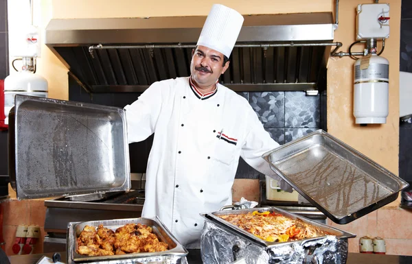 Arab chef with food at restaurant hotel — Stock Photo, Image