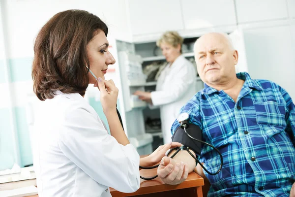 Test medico della pressione arteriosa — Foto Stock