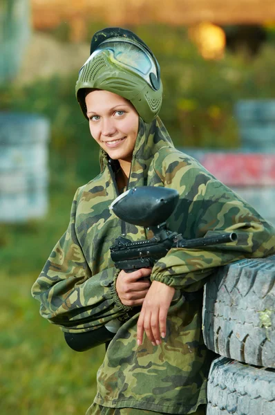 Dziewczyna paintball gracza — Zdjęcie stockowe