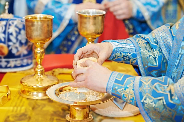 Ortodoks Hıristiyan euharist sacrament töreni — Stok fotoğraf