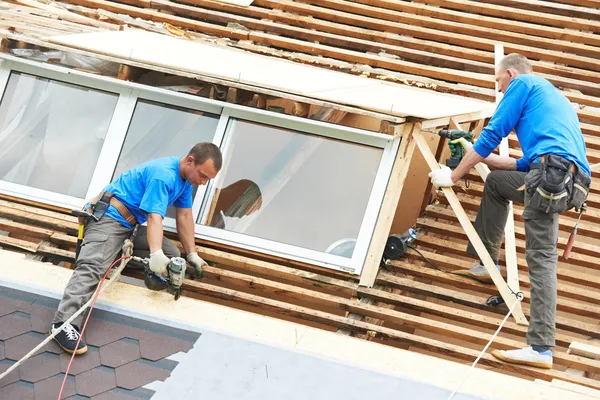 Roofing work with flex roof — Stock Image Roofing work with flex roof Stock Picture