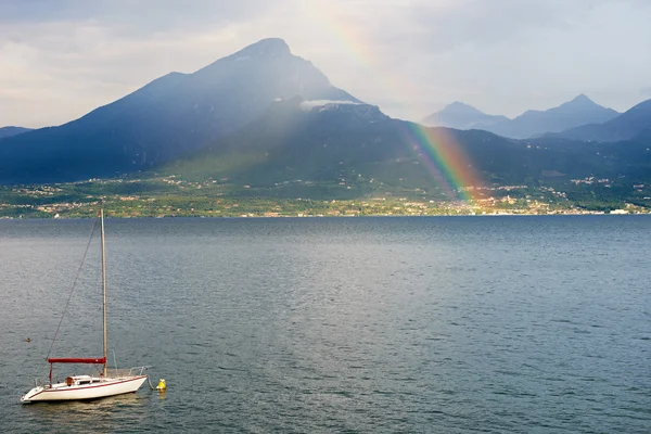 Montanha lago paisagem na Itália — Fotografia de Stock