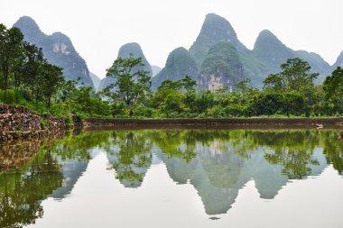 Guilin karstik dağ manzarası
