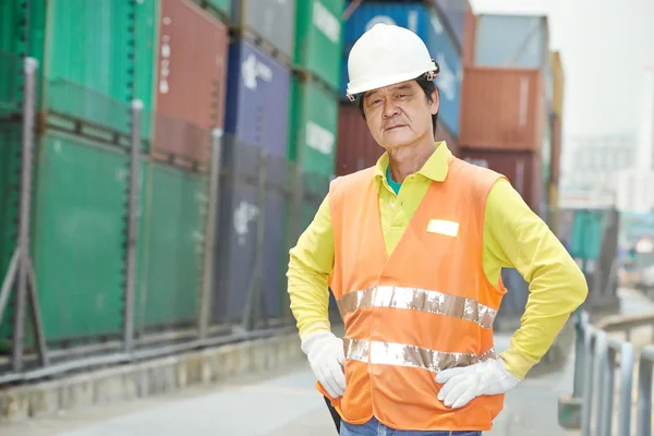 Chinese dock warehouse worker — Stock Photo, Image