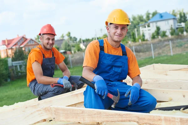 Carpenter workers on roof — Stock Image Carpenter workers on roof Stock Image