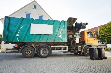 Kentsel geri dönüşüm atığı ve çöp hizmetleri