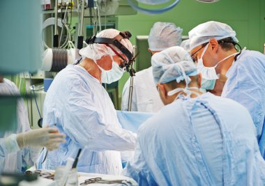 cerrahlar operasyon ekibi