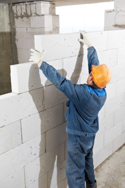 Oluşturucu mason çalışan Duvarcı ustası