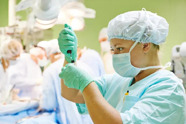 Surgery nurse at operation — Stock Photo, Image