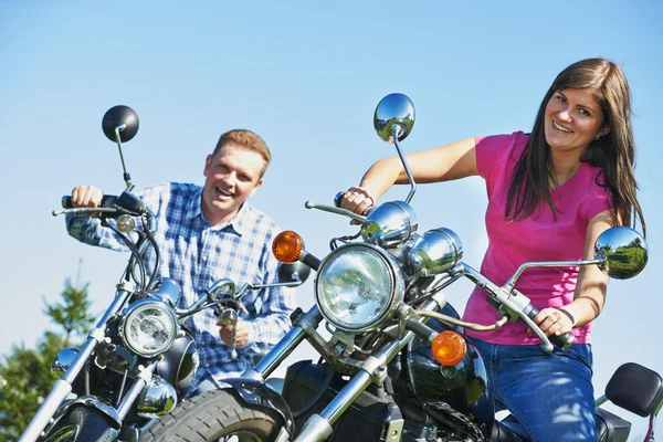 Young couple outdoors on bikes — Stock Photo, Image