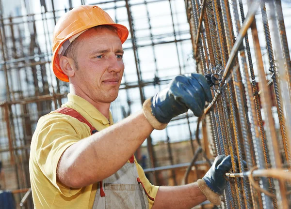 Construction worker making reinforcement — Stock Photo, Image