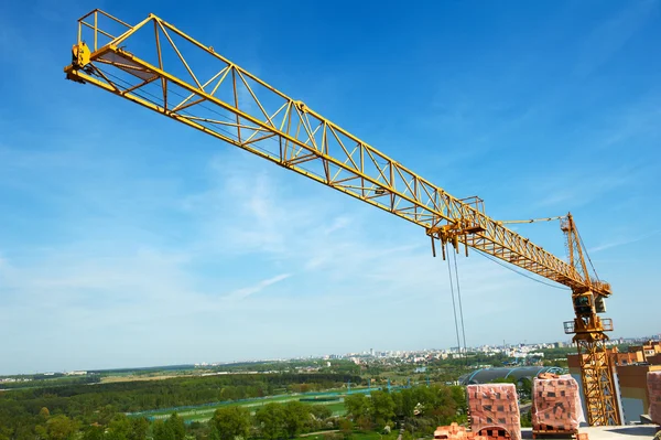 Tower crane over blue sky — Stock Photo, Image