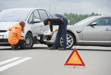 araba kazasında çarpışma