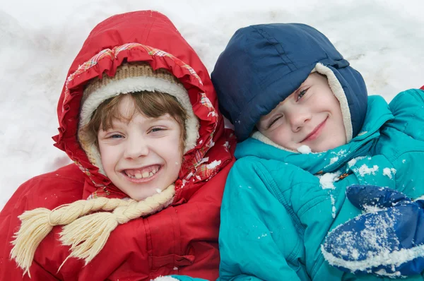 Kinderen in de winter — Stockfoto