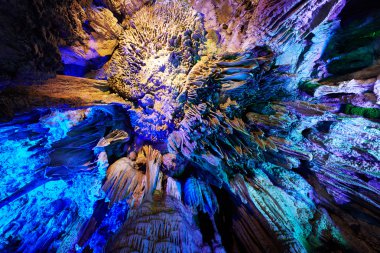 guilin, Çin'den mağaralarda sarkıt reed, flüt