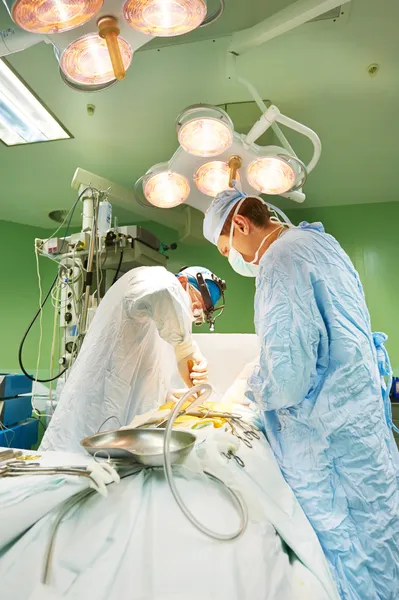 Cardiac surgeon at work — Stock Photo, Image