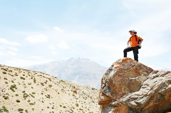 Tourist hiker hands up on mountain top — Stock Photo, Image