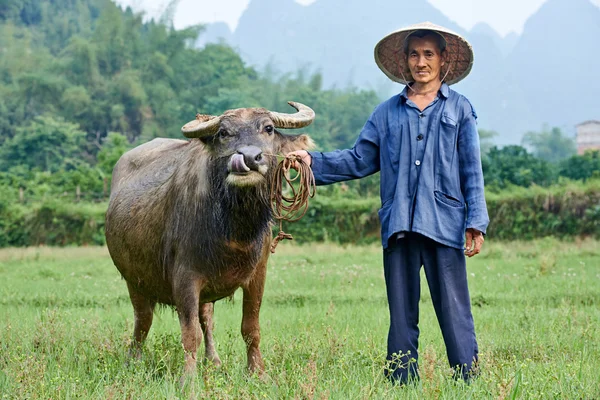 Chinese agricultural farm worker — Stock Photo, Image