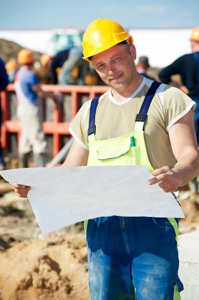 Engineer builders at construction site with draft — Stock Photo, Image