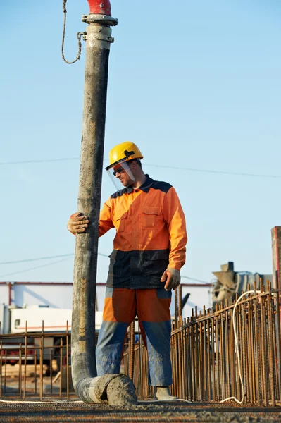Builder worker at concrete pouring work — Stock Photo, Image