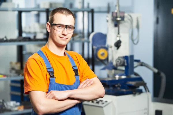 Portrait d'un travailleur industriel expérimenté — Photo