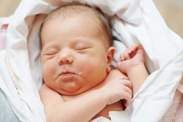 Newborn baby in bedsheet — Stock Photo, Image