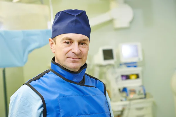 Surgeon doctor in surgery operation room — Stock Photo, Image