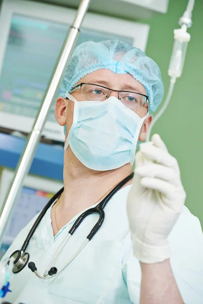 Anaesthesiologist doctor at cardiac operation — Stock Photo, Image