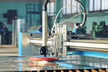lazer veya plazma kesim ile metal levha, kıvılcım