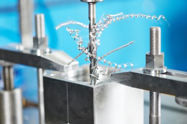 metal matkap işleme yakın çekim işlemi