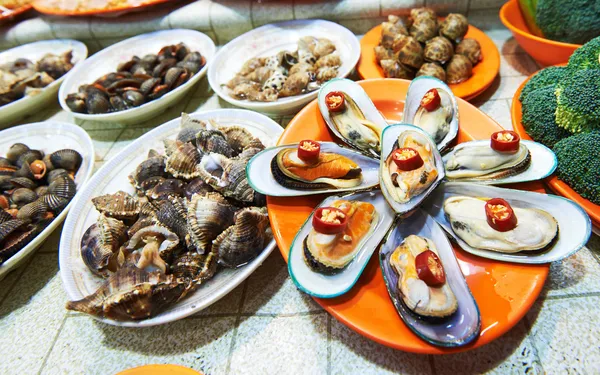 Street seafood at night maket in hong kong — Stock Photo, Image