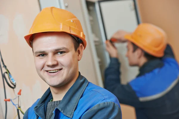 Felice elettricista ingegnere lavoratore — Foto Stock