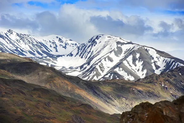 Montagne dell'Himalaya nella valle dell'India spiti — Foto Stock