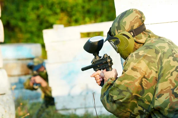 Twee paintball spelers — Stockfoto