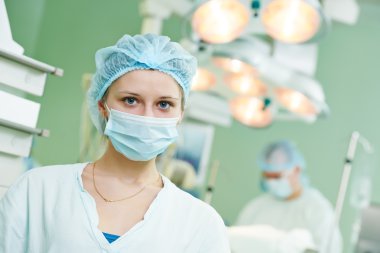 cerrah doktor operasyonda