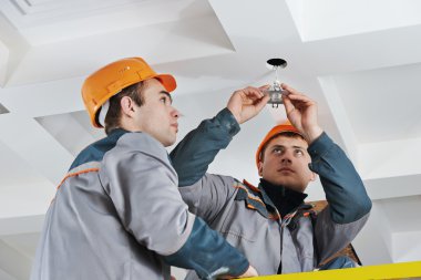 Elektrikçi spot ışık Installation