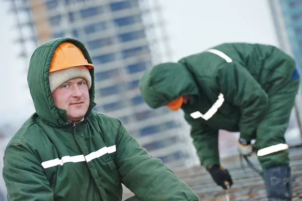 Construction worker making reinforcement — Stock Photo, Image