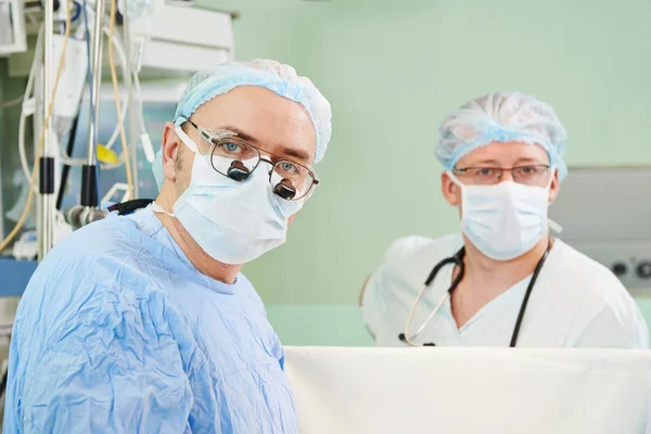 Equipe de cirurgiões em cirurgia cardíaca — Fotografia de Stock