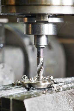 metal matkap işleme yakın çekim işlemi