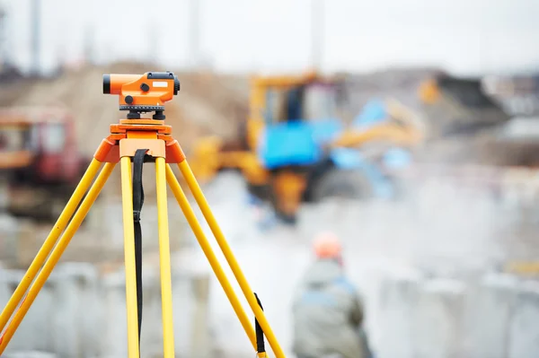 Vermessungsgeräte optische Ebene im Freien — Stockfoto