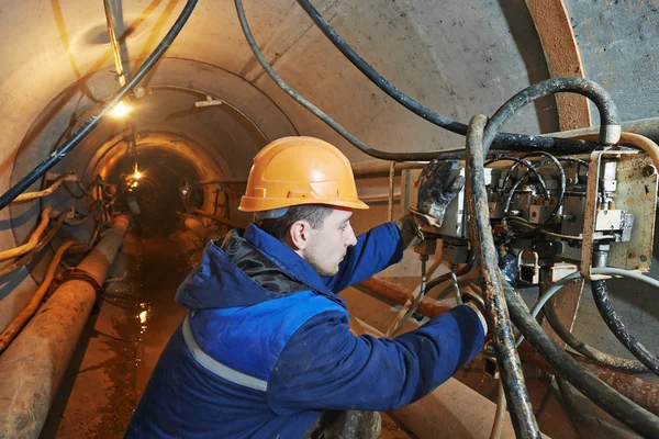 Undeground werken in tunnel — Stockfoto