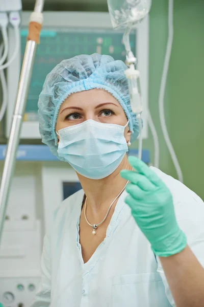 Anaesthesiologist doctor at cardiac operation — Stock Photo, Image
