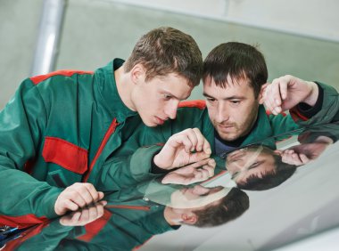 ön cam tamir işçileri