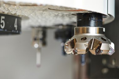 metal işleme merkezi yakın çekim aracı