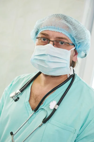 Médico anestesiologista no momento da operação — Fotografia de Stock